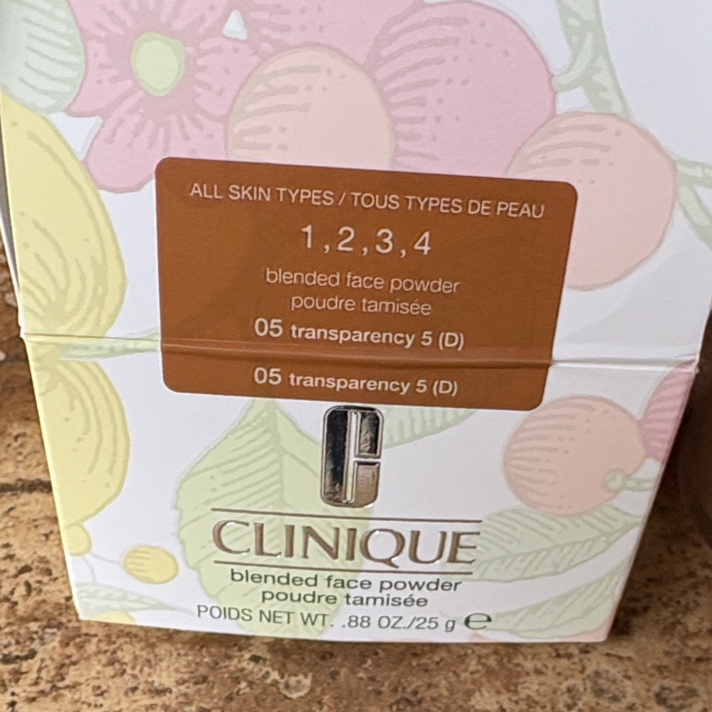 Clinique Blended Face Powder in Transparency 5